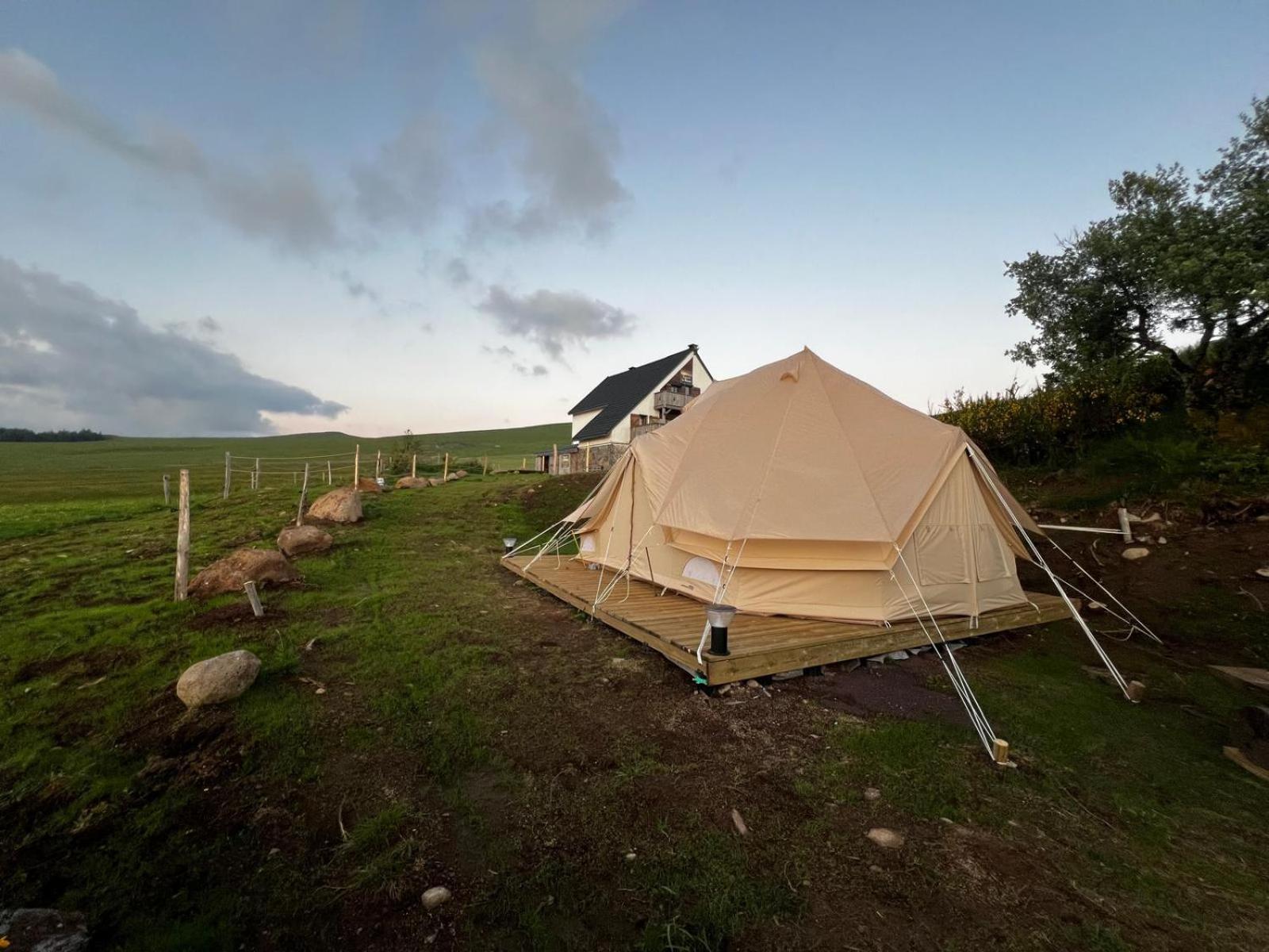 Refuge De La Banne Murat-le-Quaire Exterior foto